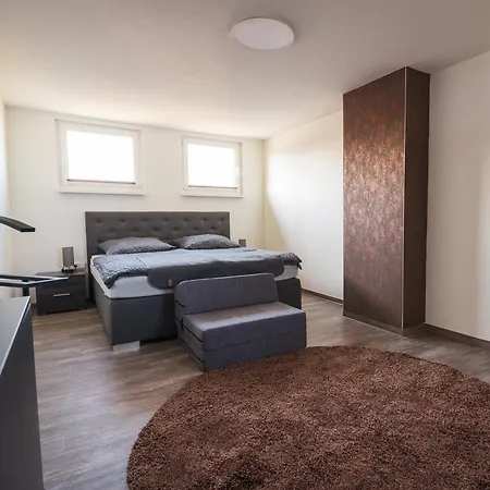 Zur Lore 13 Nyaraló *